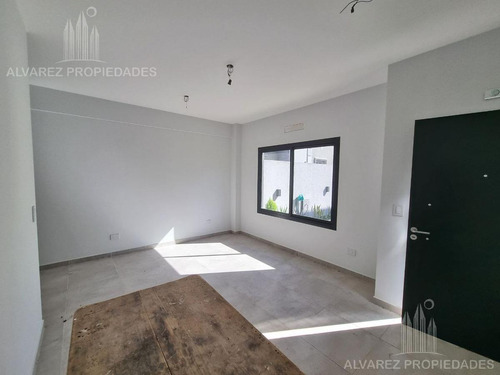 Imagen 4 de 22 de Departamento 2 Ambientes Venta Castelar Patio