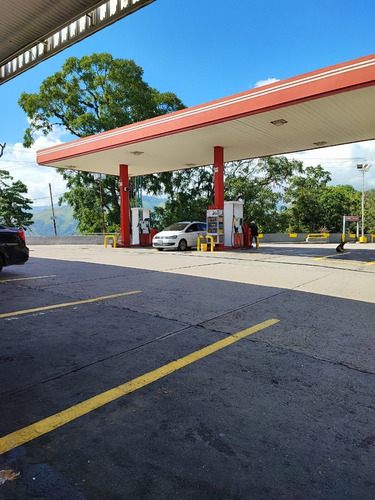 Estación De Gasolina Internacional, Fondo De Comercio Y Local Comercial Con Gran Potencial 