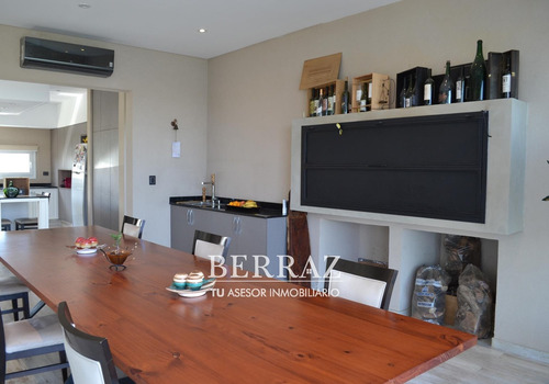 Casa En Venta A La Laguna En Barrio San Matías Area 5 Escobar Lote 936 M2