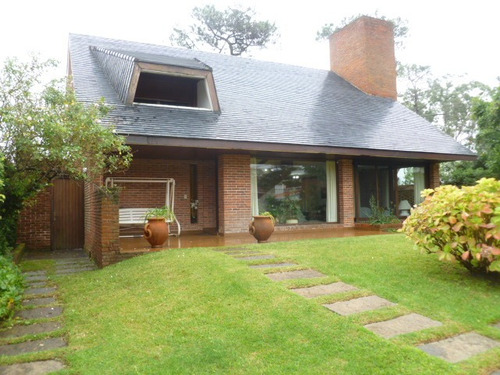 Imagen 1 de 17 de Casa En Venta De 3 Dormitorios En Playa Mansa