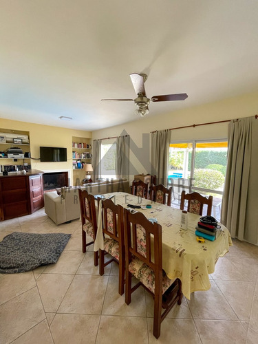 Casa En Venta En Los Jazmines, Pilar Del Este, Pilar