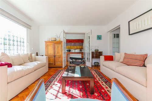 Casa En Venta De 5 Dorm. En Las Condes