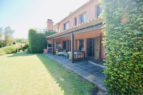 Casa En Venta De 4 Dormitorios En La Barra