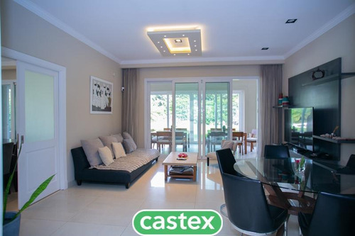 Imagen 9 de 30 de Magnífica Casa De 5 Dormitorios En Venta En La Lomada De Pilar