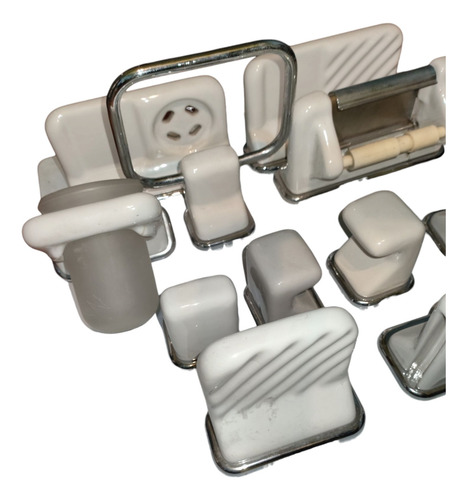 Juego De Accesorios De Baño Toallero, Portapapel, Jabonera Blanco (Usado)