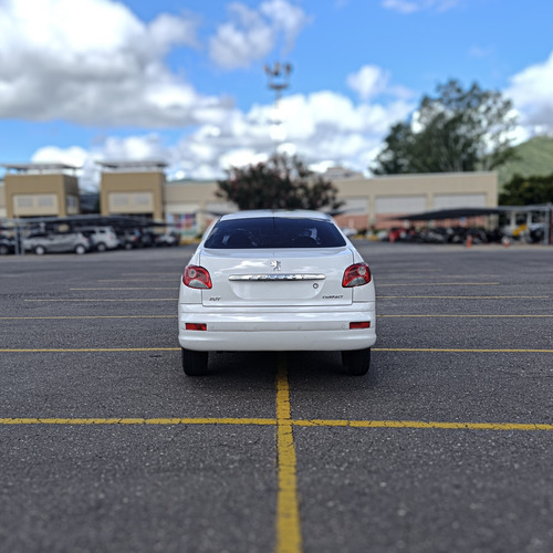 Peugeot 207 1.4 Sedan Allure 75cv