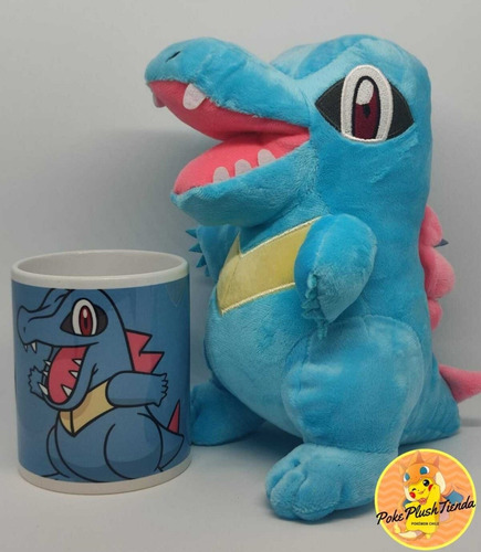 Imagen 2 de 4 de Totodile Peluche Pokémon Taza Y Pokebola