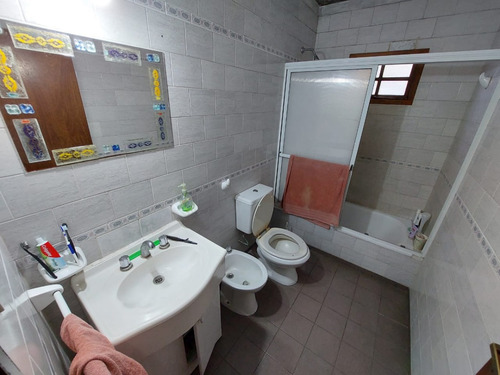 Casa De 4 Habitaciones Con Cochera + Todos Los Servicios