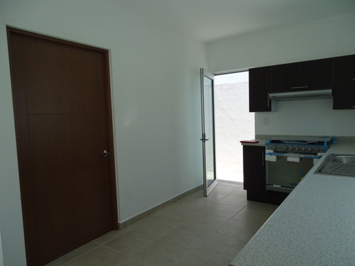 Hermosa Residencia En La Cima De Autor, 3 Habitaciones, Estudio O 4ta Recamara.