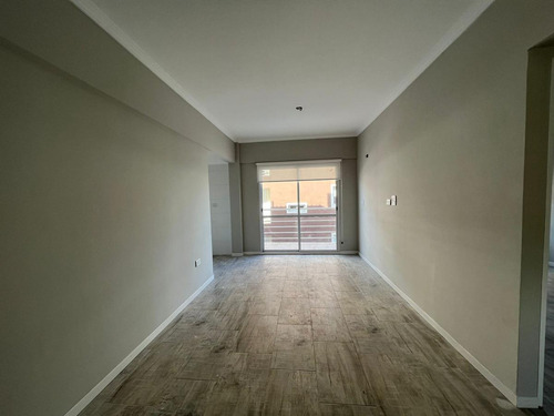 Departamento De Tres Ambientes En Venta En Sarandi