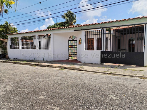 Casa En Venta Urbanización Chucho Briceño Cabudare Lara (24-9408) // Invierta Seguro Con Rentahouse//