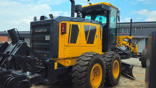 Motoniveladora Shantui Sg21
