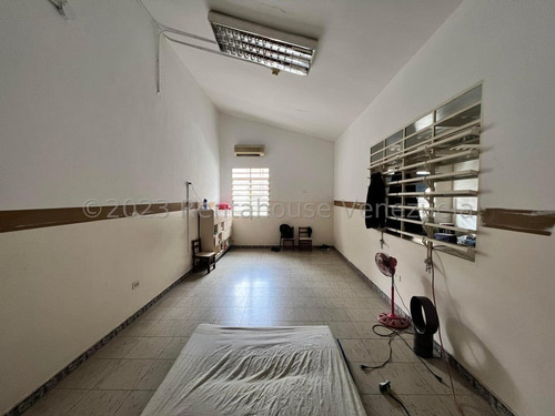 Se Vende Espectacular Casa Comercial En Santa Mónica Mls 24-7004