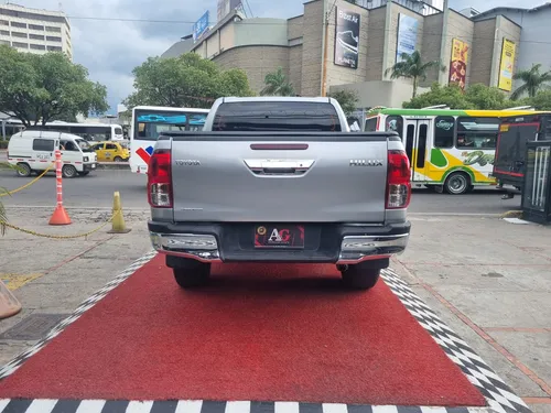 Toyota Hilux 2.4 Mt 4x4 Diésel