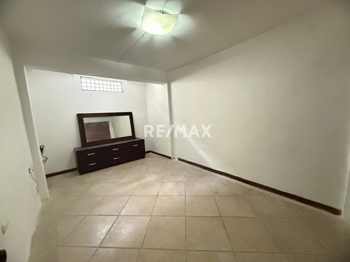 Alquiler. Casa-anexo. Urbanización Prados Del Este