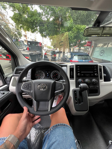Toyota Hiace 2.8 Tdi Furgón 6at L2h2 3a 5p
