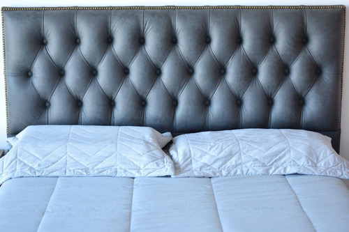 Respaldo De Cama En Capitone Con Tachas En Simil Cuero