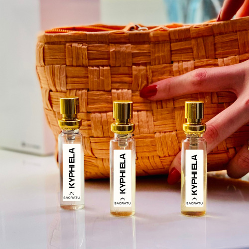 Kyphi Ela Perfume Feminino de Bolsa Sacratu Alta Fixação Parfum 9 Ml