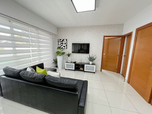 Piantini, Claro, Fresco Y Acojedor Apartamento Amueblado