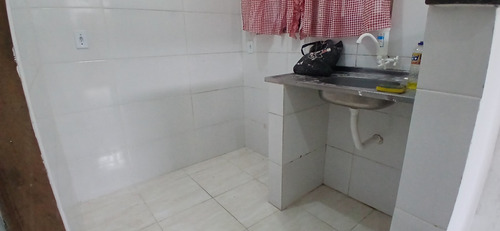 Kitinet De Laje Podendo Construir Em Cima. Pequeno Quintal