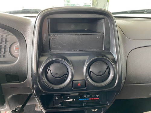 Imagen 10 de 15 de Nissan Np300 2015 2.4 Estacas Dh Mt