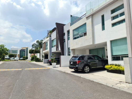 Se Vende Casa En Centro Sur, Claustros De Las Misiones, 4 Recamaras, 4.5 Baños..
