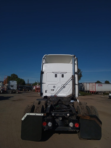 Imagen 4 de 12 de Tractocamion Freightliner Cascadia 2013