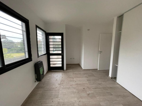 Imagen 12 de 16 de Dúplex Tipo Casa En Venta. Villa Elisa