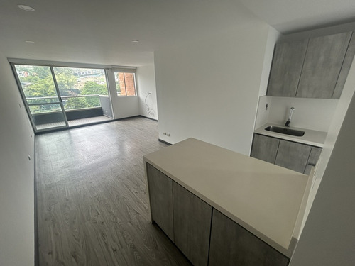 Apartamento En Arriendo Ubicado En Envigado Sector El Esmeraldal (24014).