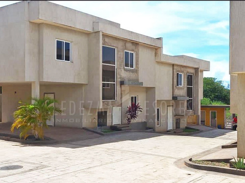 Townhouse En Urbanización Caronoco