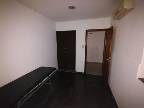 Casa En Alquiler B Centro 4 Privados, 2 Baños