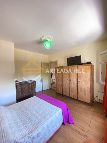 Venta | Inmensa Casa De 2 Plantas Con 3 Dormitorios, 2 Baños, Jardín, Fondo Con Barbacoa Y Cochera