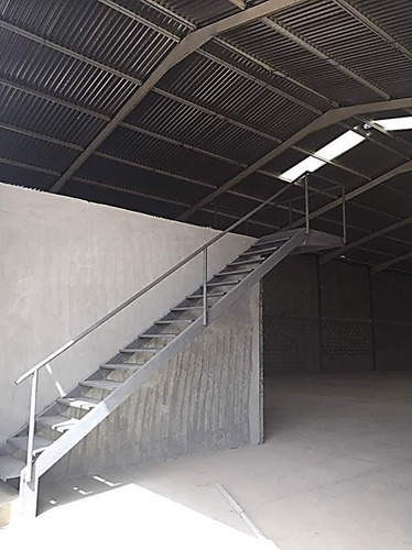 Imagen 4 de 11 de Galpón En Venta Maracay 0412-8887550