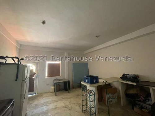 Imagen 7 de 10 de Hermosa Y Amplia Casa En Venta En Punto Fijo - Maraven, Cod 22-13669 Tlf 04146954944