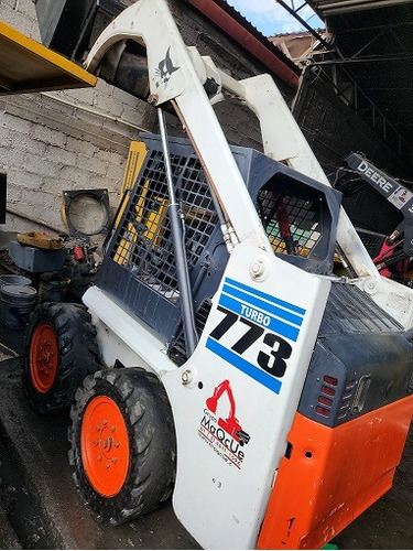 Minicargador Bobcat 773 Motor Kubota Llantas Solidas Bote Nw