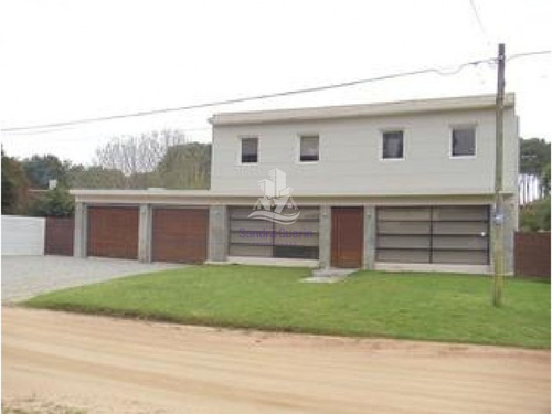 Casa Cerca De La Playa En Rincón Del Indio, Punta Del Este.- Ref: 30251