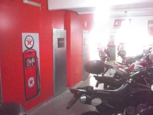 Imagen 6 de 13 de Hipolito Yrigoyen 3600 ** Planta Baja. Espacios Guardamotos Cubiertas Y Descubiertas . Con Escritura.