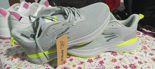 Se Vende Zapato Color Gris Número 40