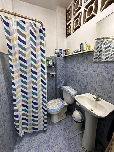 Catia. Edificio - Casa De Tres Niveles En Venta De 400m2