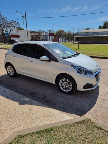 Imagen 1 de 16 de Peugeot 208 2018 1.6 Allure