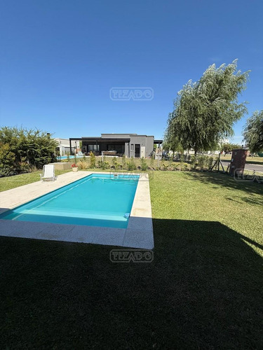 Casa En Venta En Santa Emilia, Pilar Del Este, Pilar
