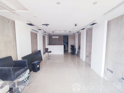 Local Comercial · Planta Baja · Centro De Cancún · Plaza Hollywood · Av Xcaret