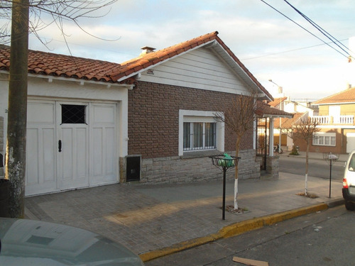 Chalet 3 Ambientes Con Cochera Y Dependencia En Lo Mejor De Chauvin