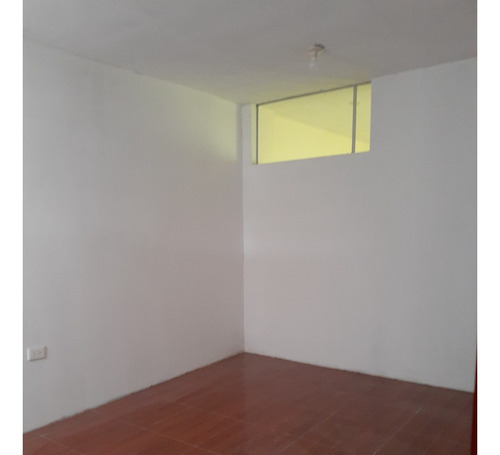 Imagen 7 de 23 de Vendo Casa Independiente Con Opcion A Construir Otros Pisos, Calle Principal, Norte De Quito Carapungo