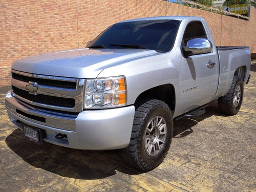 Imagen 1 de 16 de Chevrolet Silverado Ls 4x2 - Automatica