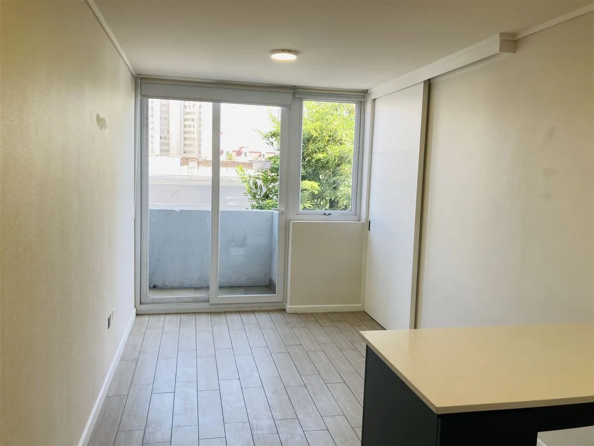 Imagen 2 de 13 de Departamento En Arriendo 1d 1b Metro Toesca Y Parque Almagro