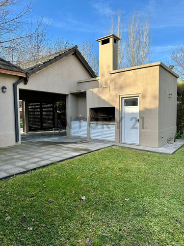 Casa En Venta En Barrio Privado, City Bell