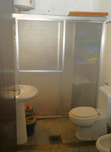 Oportunidad! Vendo Amplia Casa De 2 Plantas, 4 Dormitorios, 2 Baños, Frente, Fondo Con Parrillero Y Galpón, Zona La Unión.