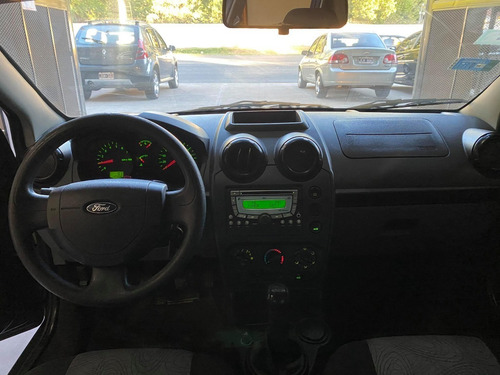 Ford Fiesta Max Ambiente Plus - Año 2010