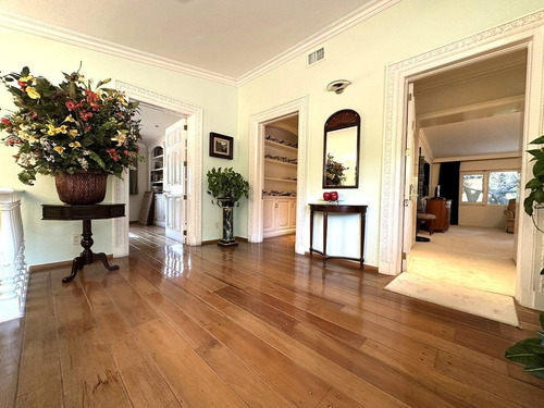 Residencia En Venta En Calle Y Fraccionamiento Cerrado En Lomas Hipódromo